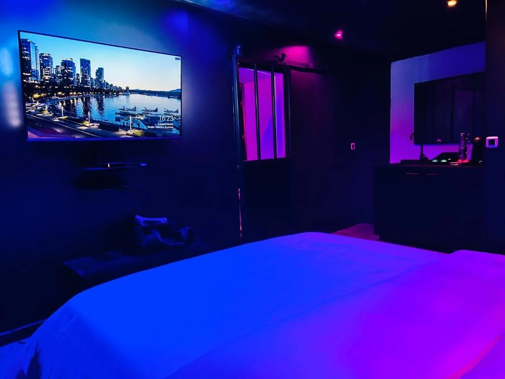 Love Room Suite Dirty Diana