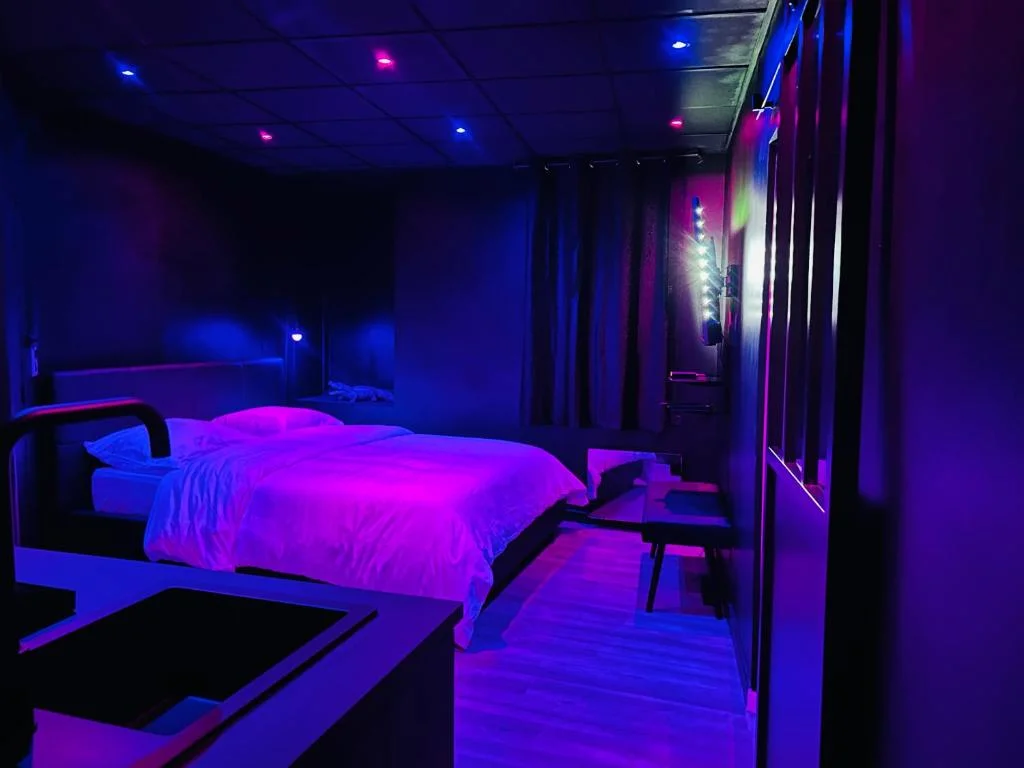 Love Room Suite Dirty Diana