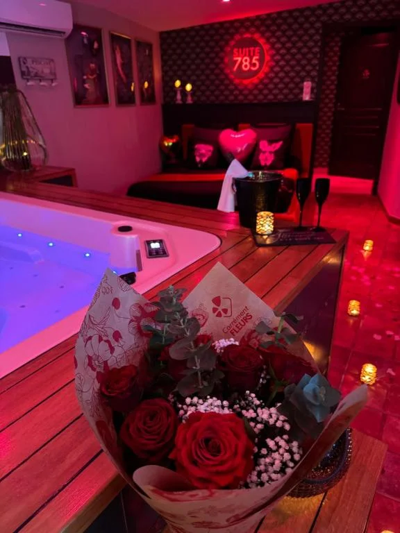 SUITE 785 jacuzzi