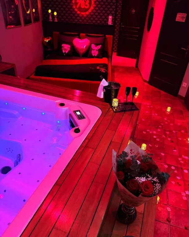 SUITE 785 jacuzzi