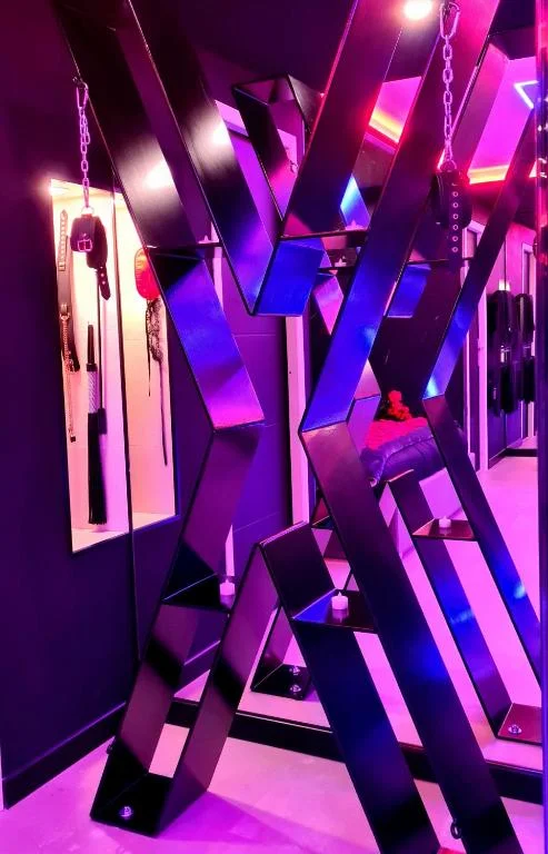 LES SECRETS ROOMS, LOVE ROOM DE LUXE AVEC JACUZZI