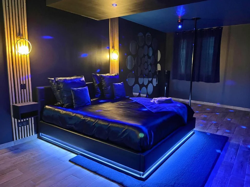 Suite Casanova avec SPA & Escape Love Game