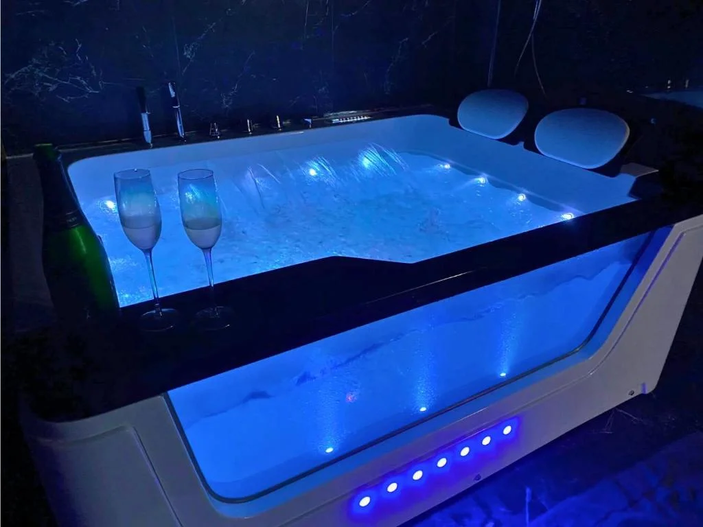 Suite Casanova avec SPA & Escape Love Game