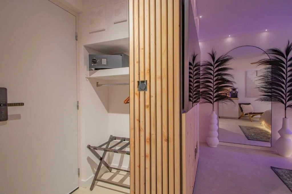 LES BAINS D’EROS