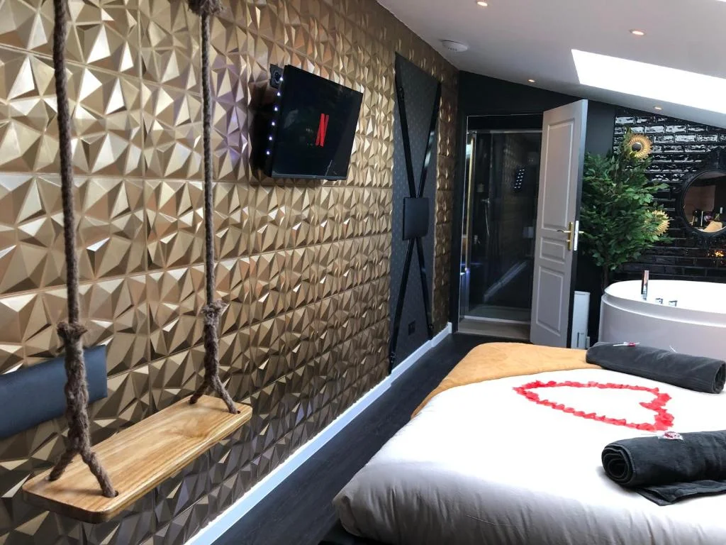 Playroom et Nuit Insolite