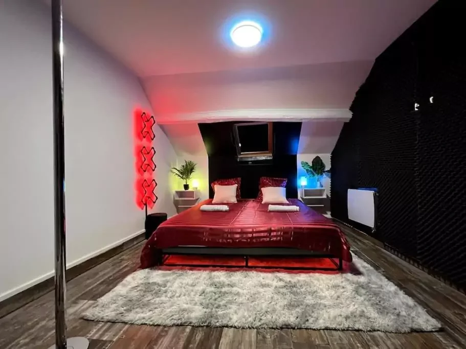 Red love room