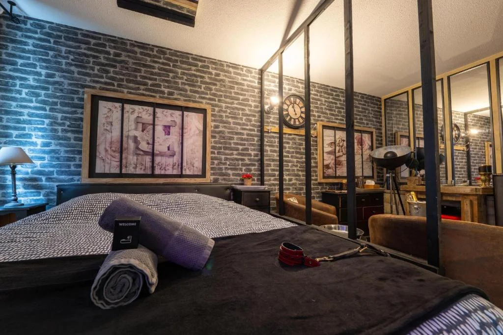 50 Nuances de Bonheur - Love Room spa Rouen