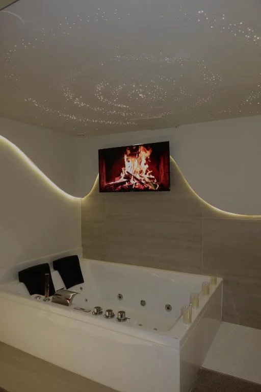 Spa Privé Luxe et Love Room – Proche Disney | Séjour Romantique