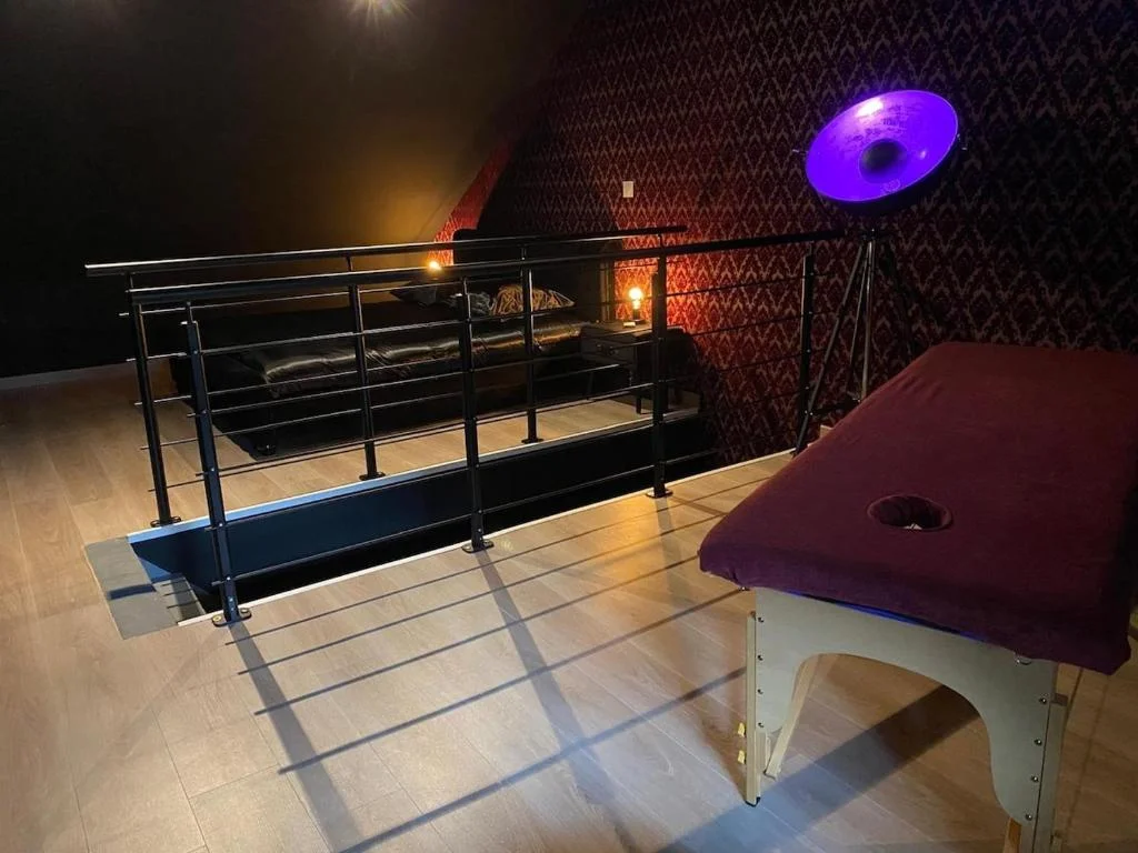 Hom & Love, Love Room BDSM