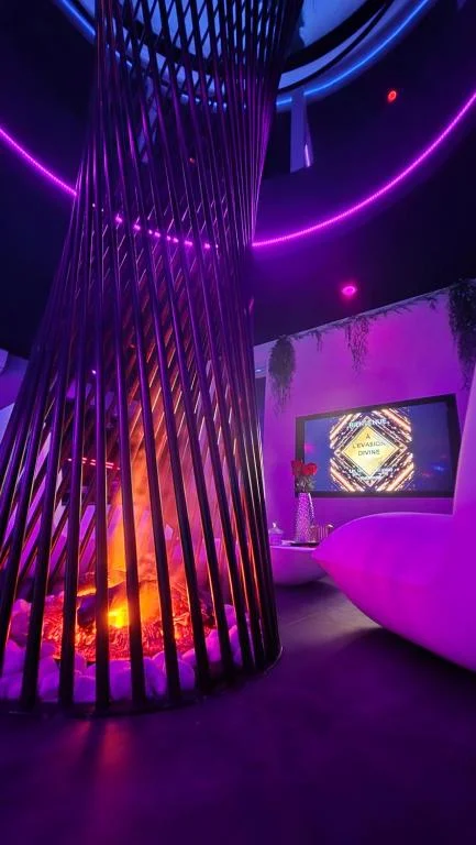 Suite de luxe érotique chic - séjour glamour et sensuel