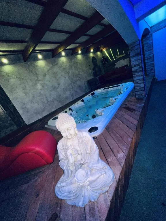 Romantique L'Escapade Jacuzzi