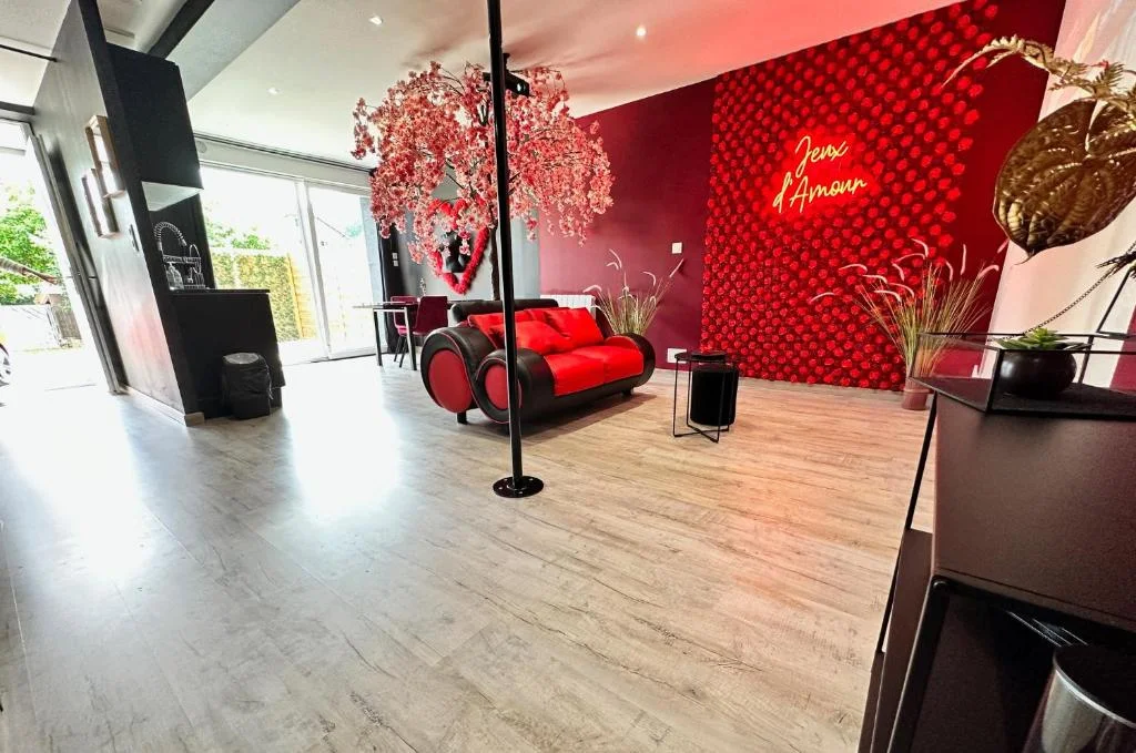 Suite Jeux d’Amour Jacuzzi / Love Room