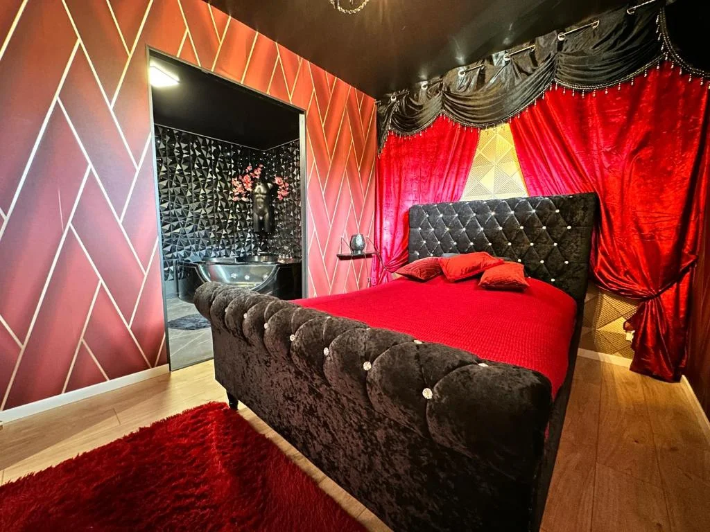 Suite Jeux d’Amour Jacuzzi / Love Room