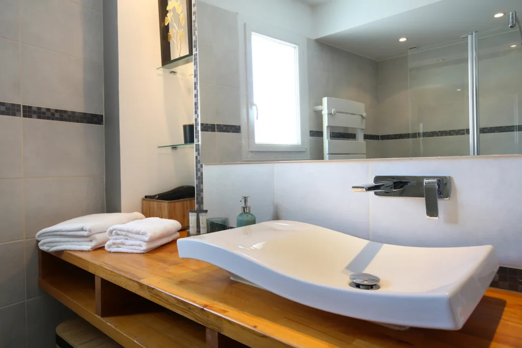 Villa lovenight jacuzzi spa et pièce secrète 50 nuances de Grey, photo 11