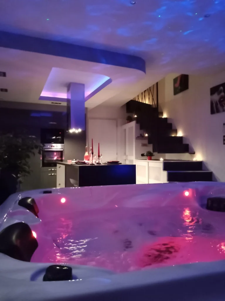 Villa lovenight jacuzzi spa et pièce secrète 50 nuances de Grey, photo 12