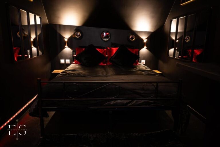Dark love room, photo 2