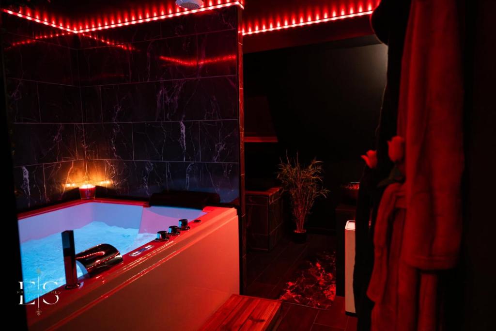 Dark love room