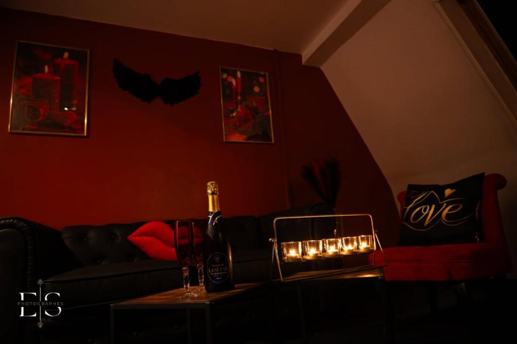 Dark love room