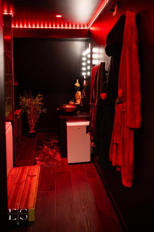 Dark love room
