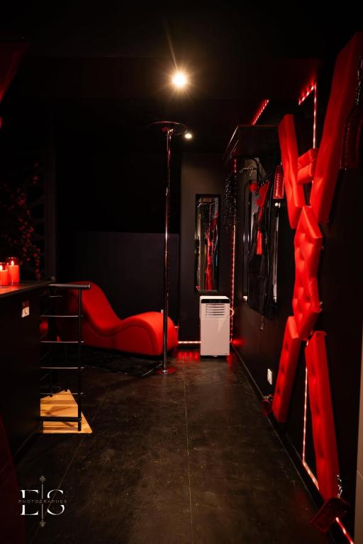 Dark love room