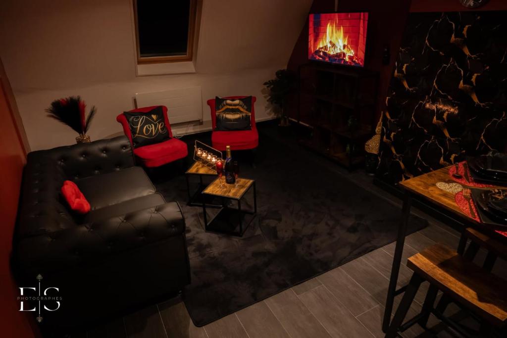 Dark love room