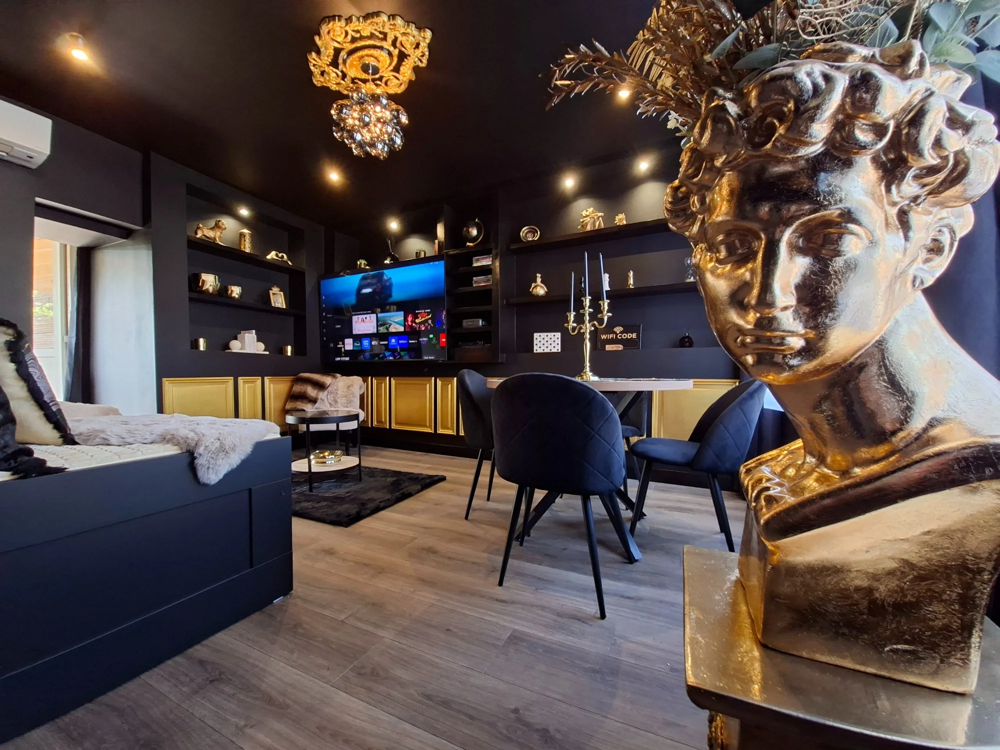 Love Room Sensation avec Jacuzzi et Sauna