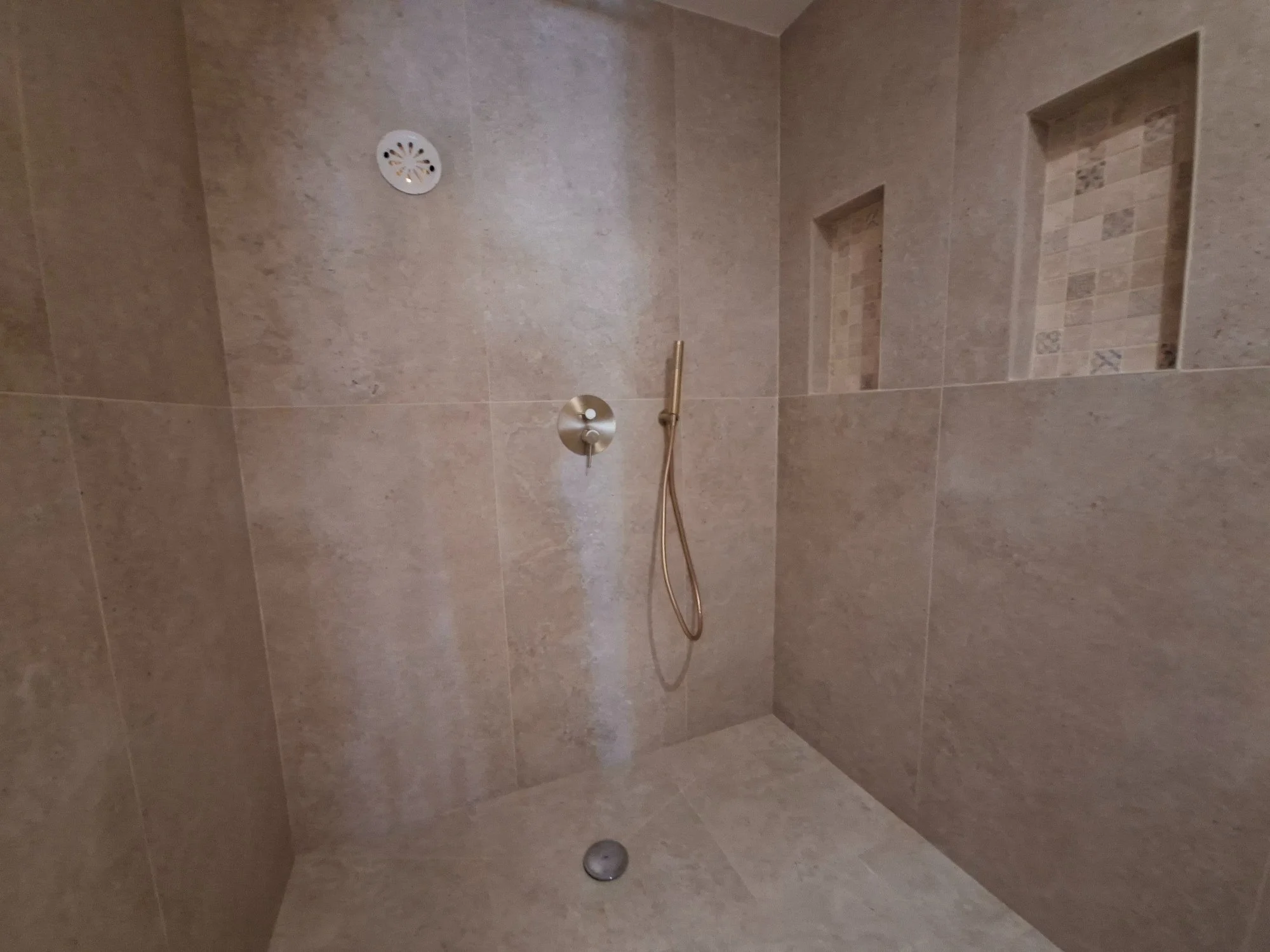 Love Room Sensation avec Jacuzzi et Sauna