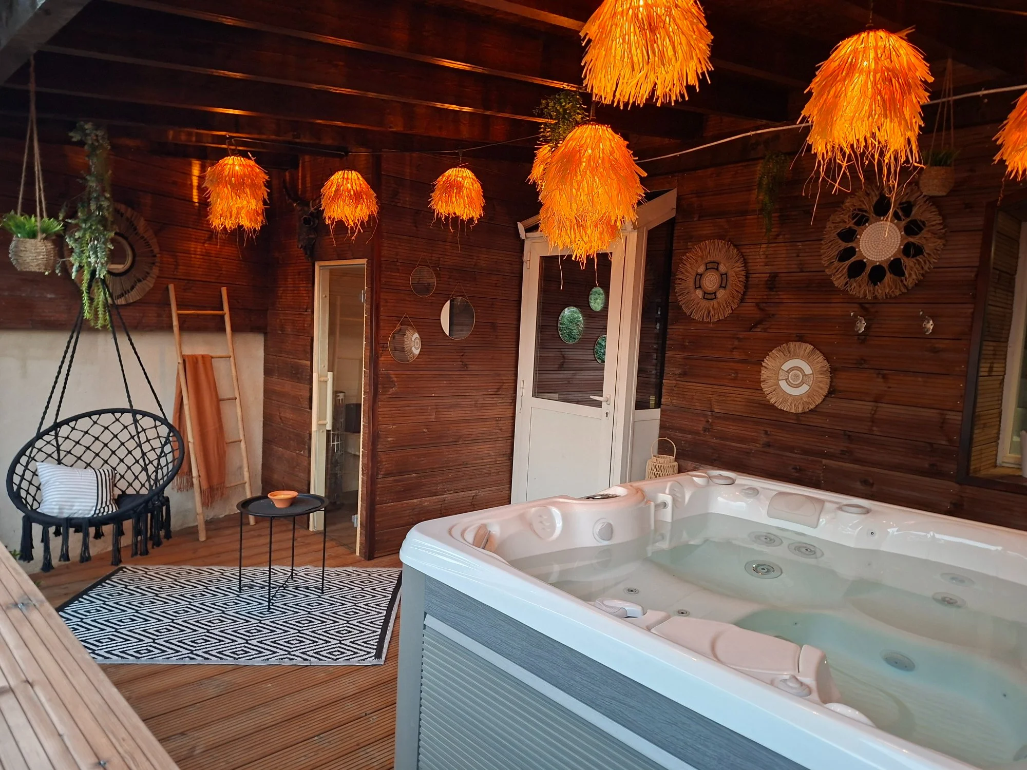 Love Room Sensation avec Jacuzzi et Sauna
