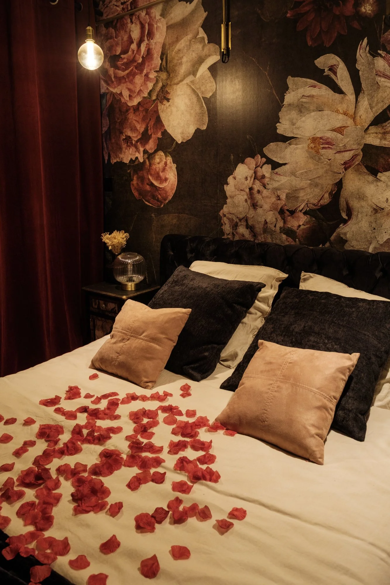Villa Dahlia à Cognac – Parenthèse romantique et intimiste avec Suite, Lounge et Jardin Privé