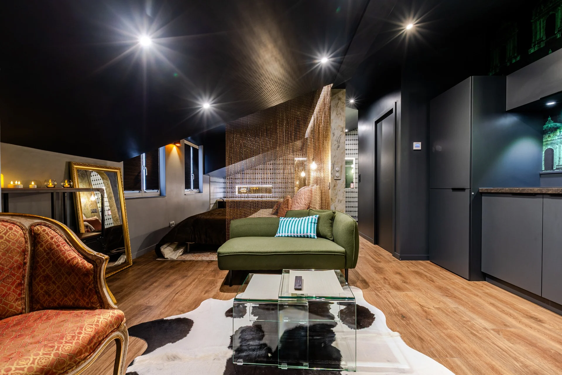 La Crypte du Désir – Love Room avec jacuzzi privatif, sauna et pièce secrète à Haguenau en Alsace
