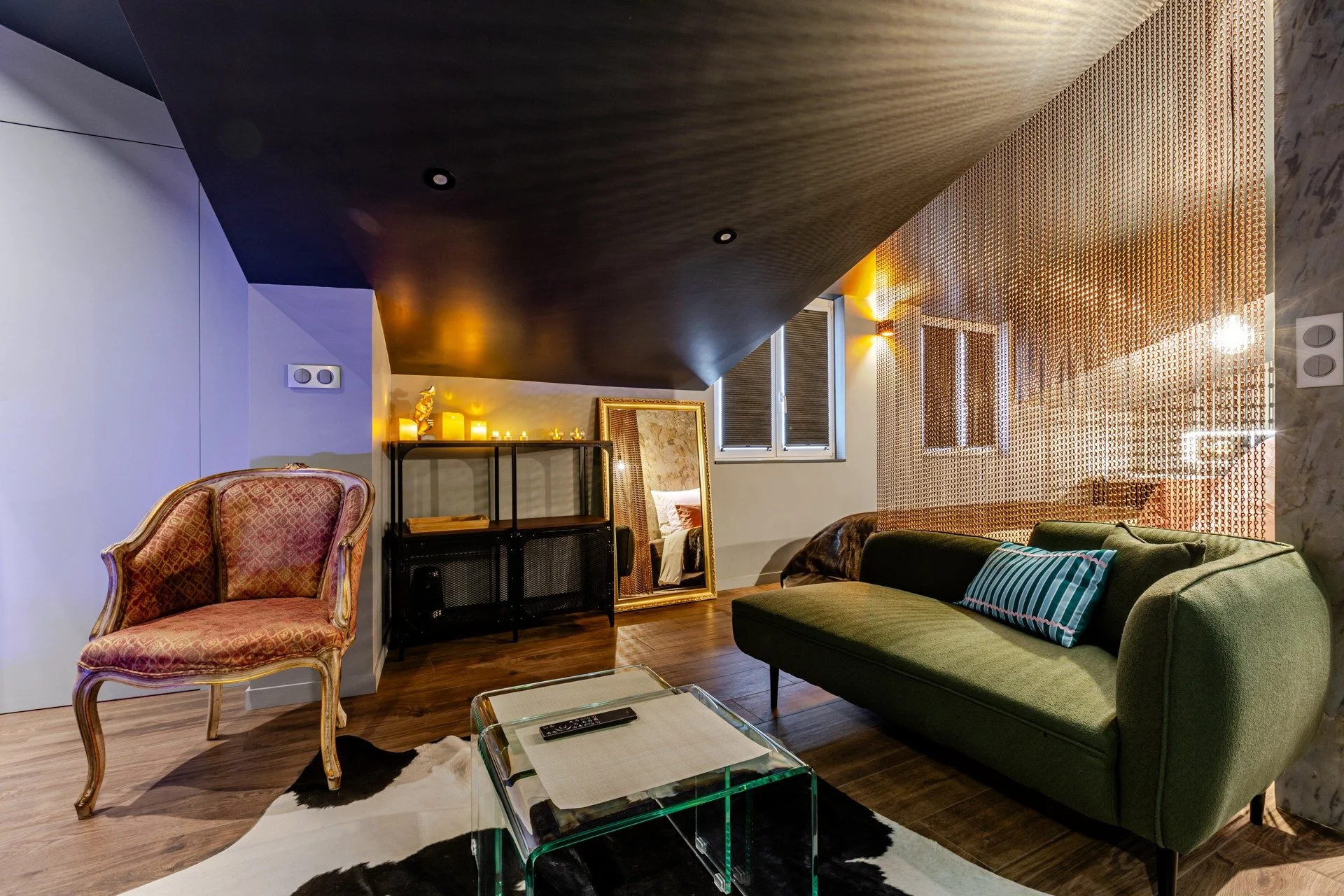 La Crypte du Désir – Love Room avec jacuzzi privatif, sauna et pièce secrète à Haguenau en Alsace